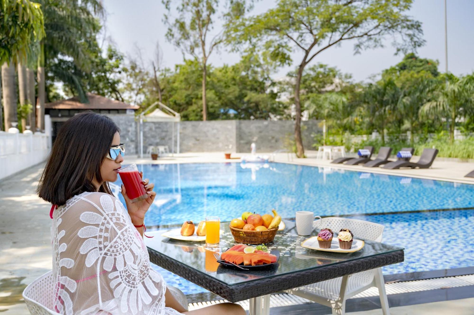 Hotel Sterling Stolen Heaven Lonavla Zewnętrze zdjęcie